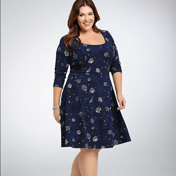 torrid Dresses & Skirts - TORRID FLORAL TEXTURED SKATER DRESS size 1